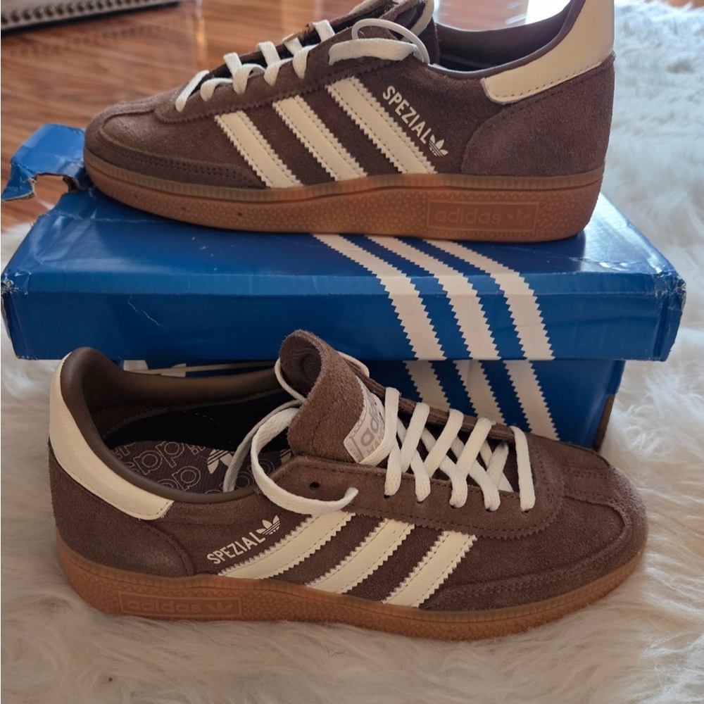 HANDBALL SPEZIAL SHOEs Earth Strata / Off White / Gum